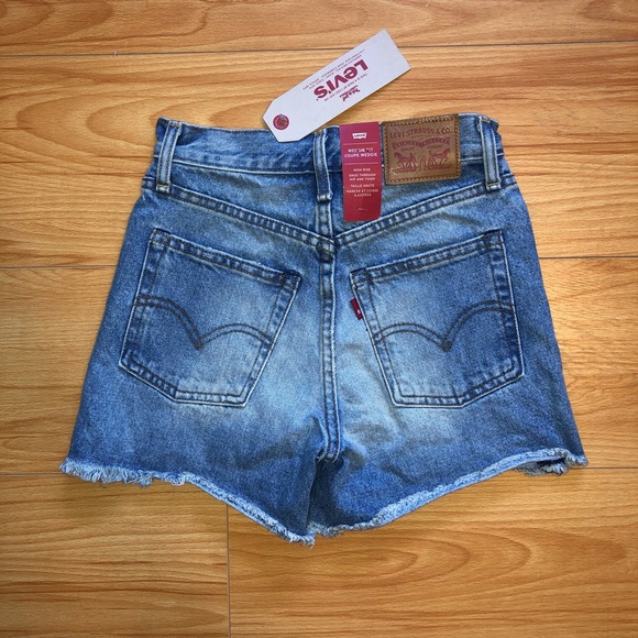 bnwt levis jean shorts - Picture 2 of 3